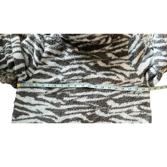 Zella Gray Zebra Print Turtleneck Fleece Pullover Womens Size S - Picture 6 of 8